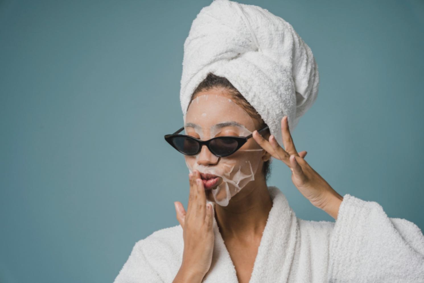 Sesión práctica de maquillaje profesional con técnicas avanzadas